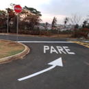 Pintura de demarcação viária a frio com tinta acrílica a base de solvente